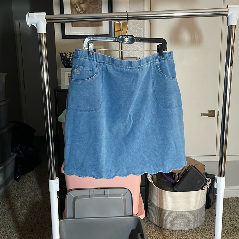 EUC DREAM JEANNES SWORT (skirt with built in shorts) SZ 1X Light Blue Jean.